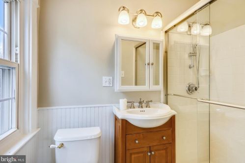 8401 Cedar St, Silver Spring MD 20910-4324 exterior