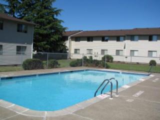 3976 Rockwood Park Dr, Salem OR  97305-3902 exterior
