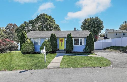 35 Pontiac St, Warwick, RI 02886-0760