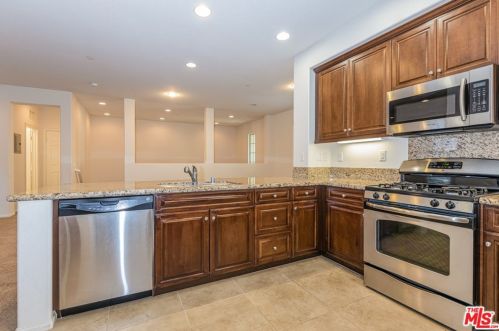 172 Full Moon, Irvine CA  92618-8806 exterior
