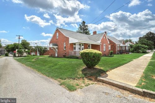 217 Penn St, Hanover, PA 17331-1948