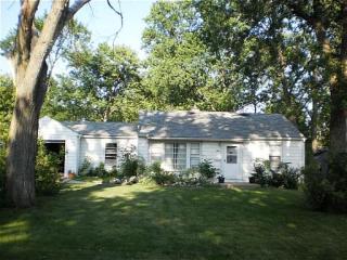 605 Hillside Rd, Glenview, IL 60025-3918