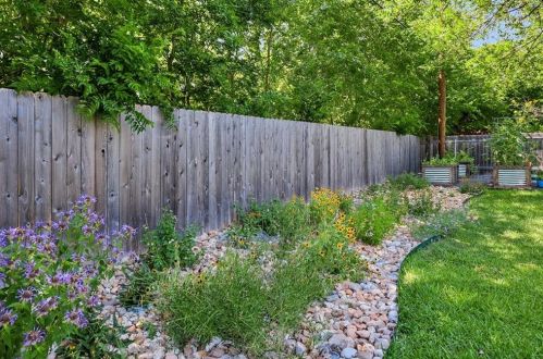 8208 Burrell Dr, Austin TX  78757-8339 exterior
