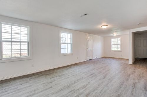 6025 Tallie Rd, Fort Worth TX  76112-7933 exterior