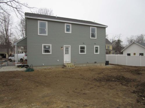 2 Lancaster St, Dover, NH 03820-4277