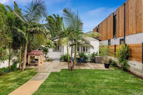768 Rosecrans Ave, Manhattan Beach, CA 90266-3451