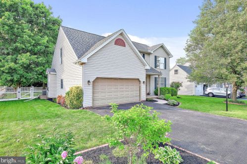 2769 Sparrow Dr, York, PA 17408-4278