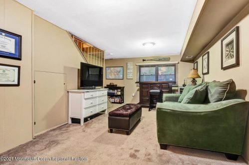 321 Spring St, Tinton Falls NJ  07701-2283 exterior