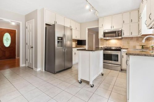 100 Bent Arrow Dr, Stockbridge GA  30281-4839 exterior