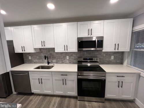 4950 19th St, Philadelphia PA  19112-0017 exterior