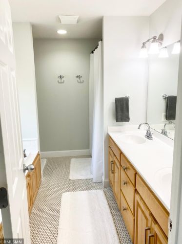 1068 Juliet Ave, Saint Paul MN  55105-2122 exterior