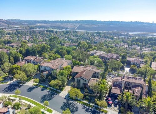 37 Blue Smt, Irvine CA  92603-0168 exterior