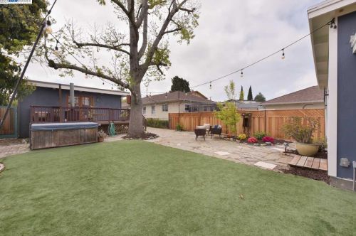 220 Stoakes Ave, San Leandro CA 94577-1734 exterior