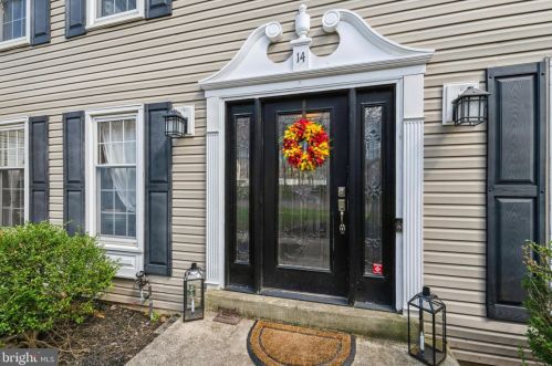 14 Theresa Dr, Trenton, NJ 08648-2038