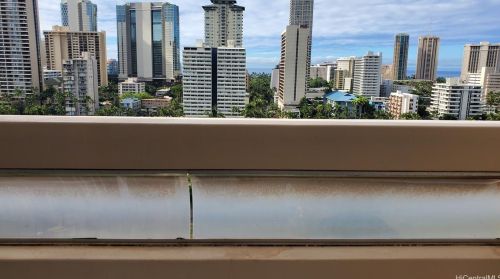 500 University Ave, Honolulu HI  96826-4904 exterior