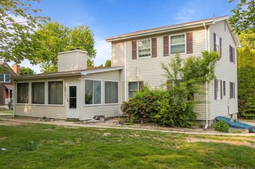 32 Sea View Ave, Niantic, CT 06357-3812