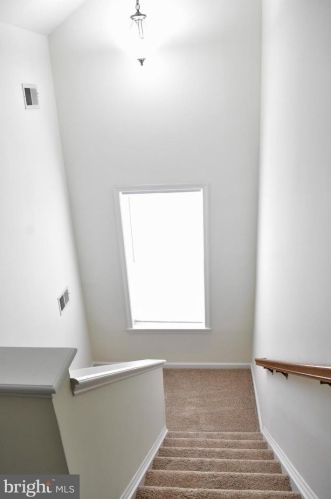 6816 Sabbarton Pl, Gainesville, VA 20155-6225
