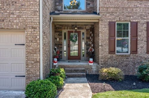 4592 Bogan Meadows Ct, Buford, GA 30519-3800