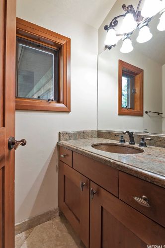 10188 Dimple Dell Ln, Sandy UT 84092-4505 exterior