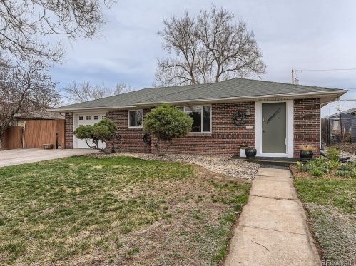 3070 Holly St, Denver, CO 80207-2741