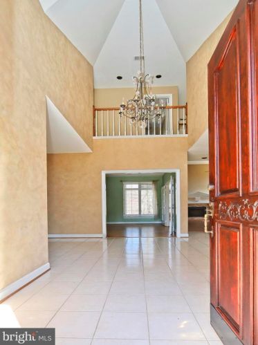 1307 Stamford Way, Herndon, VA 20194-1315