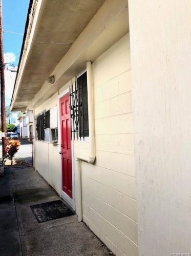 1813 Waiola St, Honolulu HI  96826-2646 exterior