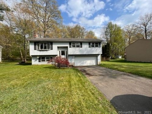 38 Pieper Dr, Wallingford, CT 06492-2016