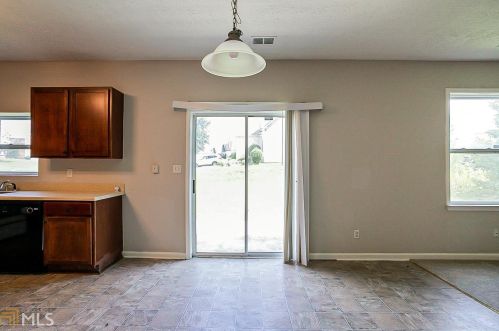 3069 Elmwood Rd, Atlanta GA  30349-8105 exterior