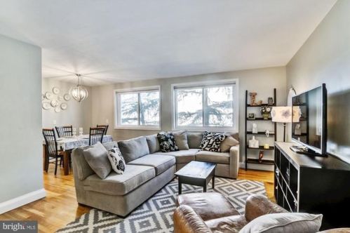 2016 Adams St, Arlington VA  22201-3748 exterior