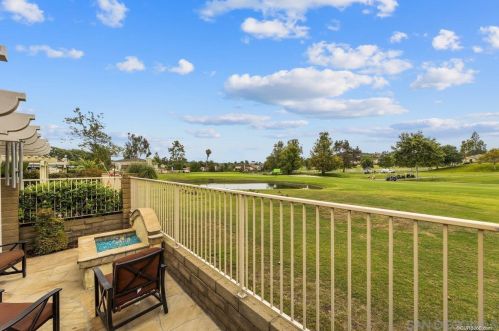 1880 Turnberry Dr, Vista, CA 92081-5349