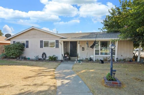 200 Bel Air Ct, Turlock, CA 95380-3257