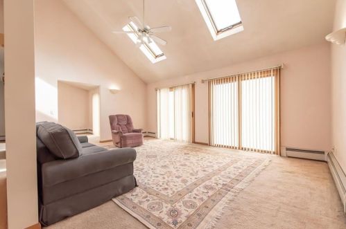 8 Thornton St, Providence, RI 02909-5843