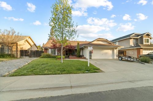 108 Garrett Dr, Folsom, CA 95630-3255