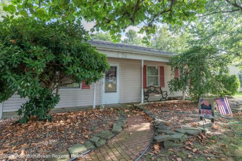 319 Lawrence Dr, Lacey Township, NJ 08734-2513