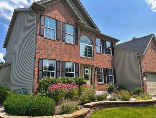 547 Carriage Way, South Elgin, IL 60177-3292