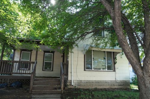609 5th St, Jackson, MN 56143-1503