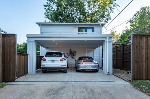 319 Edgefield Ave, Dallas TX  75208-5316 exterior