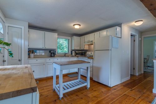 5 Wiggins Ct, Somersworth, NH 03878-2118