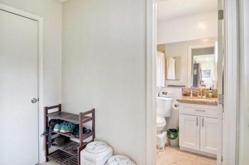 237 Ardys Pl, Vista CA  92084-5118 exterior