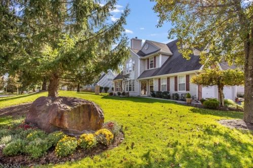 2 Mulberry Ln, Mount Arlington, NJ 07856-1397