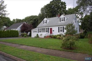 345 Vesta Ct, Ridgewood, NJ 07450-2617