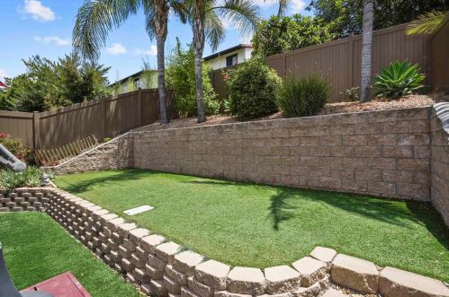 812 Daybreak Pl, Vista CA  92084-3347 exterior