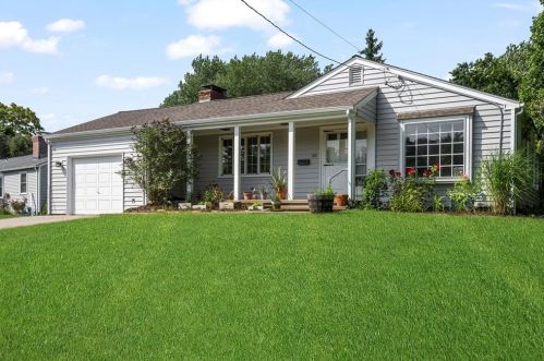 85 Annaquatucket Rd, North Kingstown, RI 02852-6125