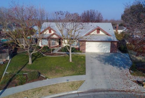 1515 Oakwood Ct, Lemoore, CA 93245-3926