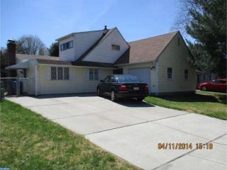 350 Crabtree Dr, Levittown, PA 19055-1648