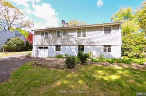 941 Monroe St, Ridgewood, NJ 07450-1026