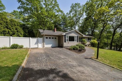 2 Van Tassel Dr, Gales Ferry, CT 06335-1850