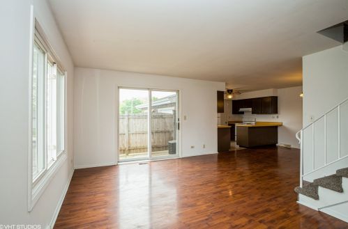 291 Paddock Cir, Glendale Heights, IL 60139-2133