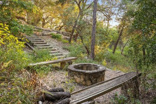 4008 Dry Creek Dr, Austin TX  78731-4825 exterior