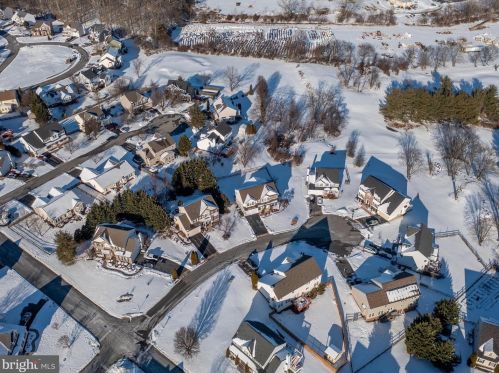 41 Cypress Point Ct, Charles Town WV  25414-3928 exterior